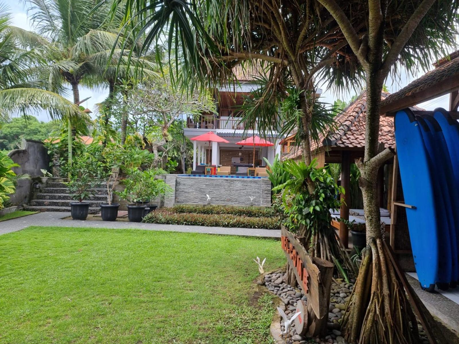 Hotel West Break Bali - Medewi à Airsatang Extérieur photo