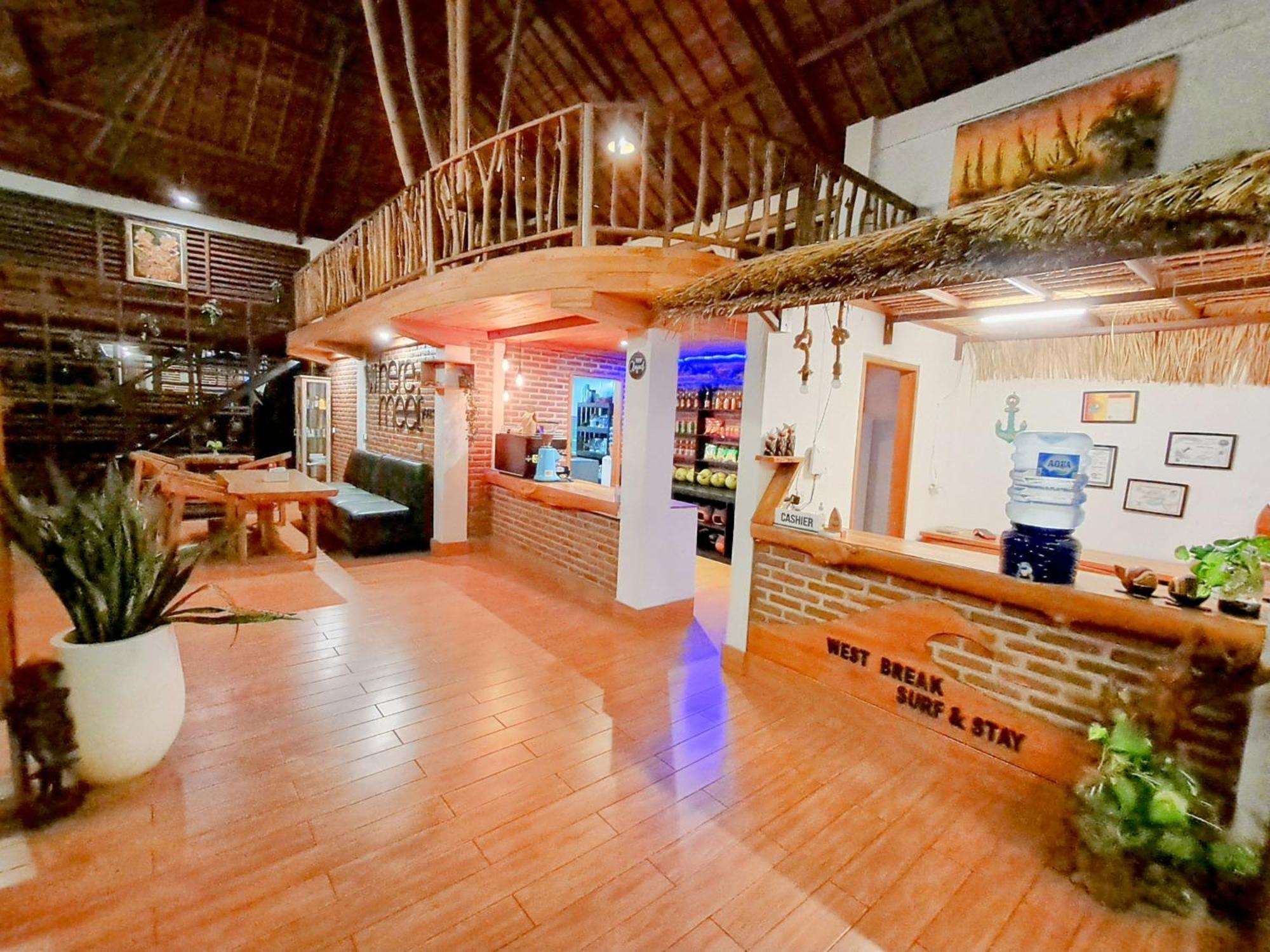 Hotel West Break Bali - Medewi à Airsatang Extérieur photo